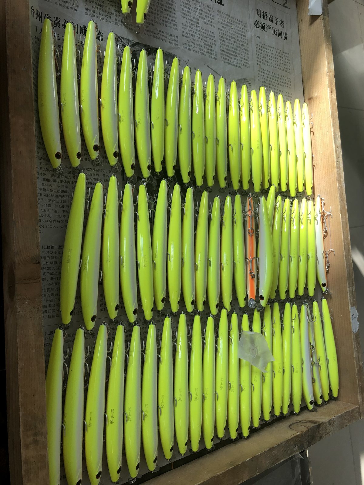 Bright hard-lure bodies arranged during production