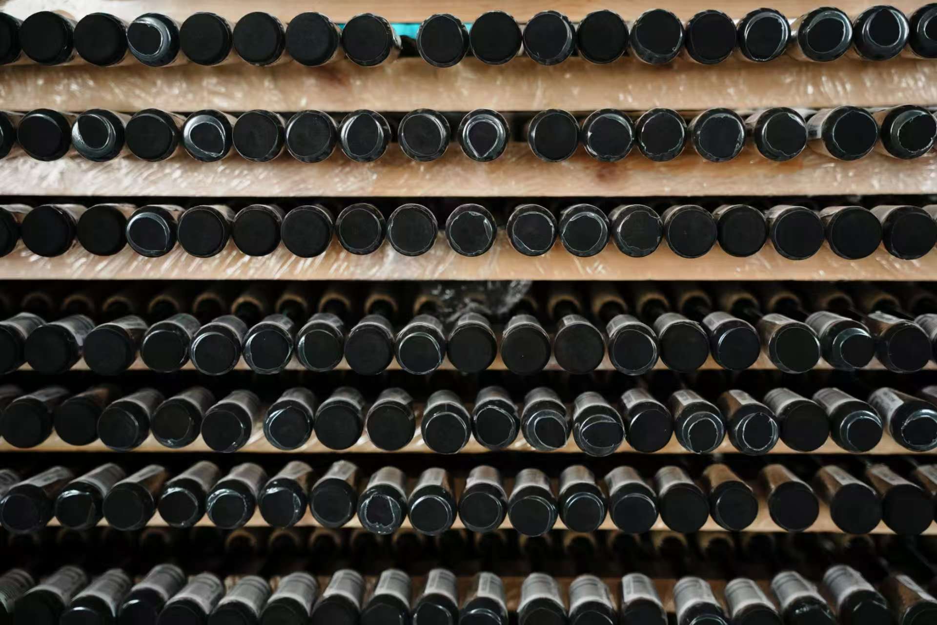 LureGee production process, component alignment