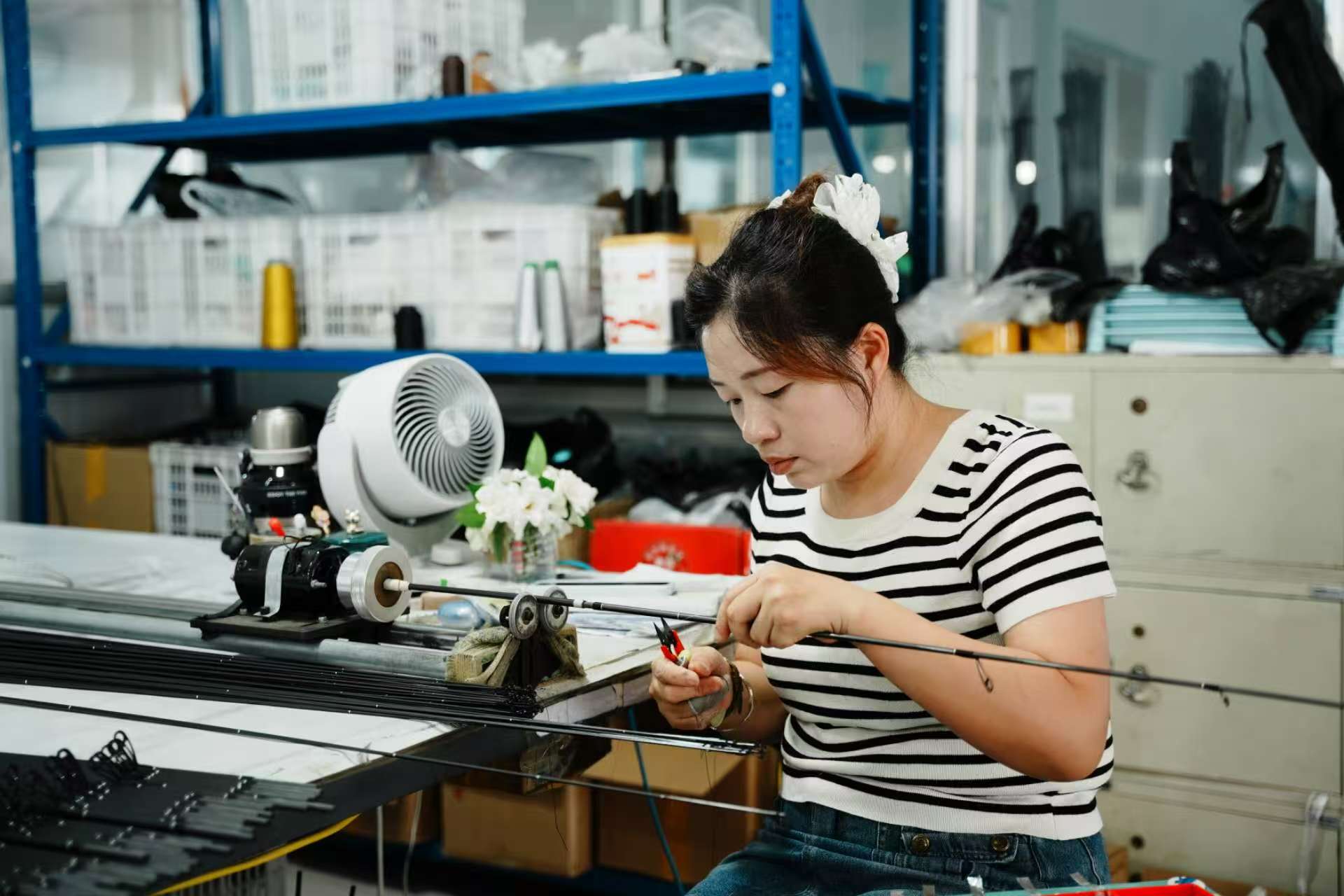 LureGee production process, section assembly