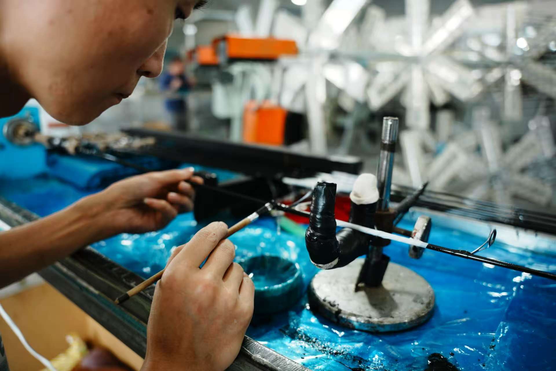 LureGee production process, detail finishing